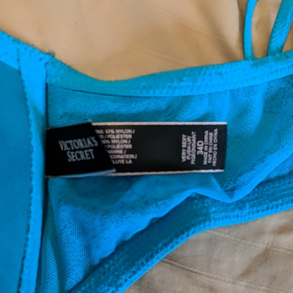 Victoria's Secret Very Sexy Lace Push-up Strappy Bra in Size 34D - Picture 3 of 3